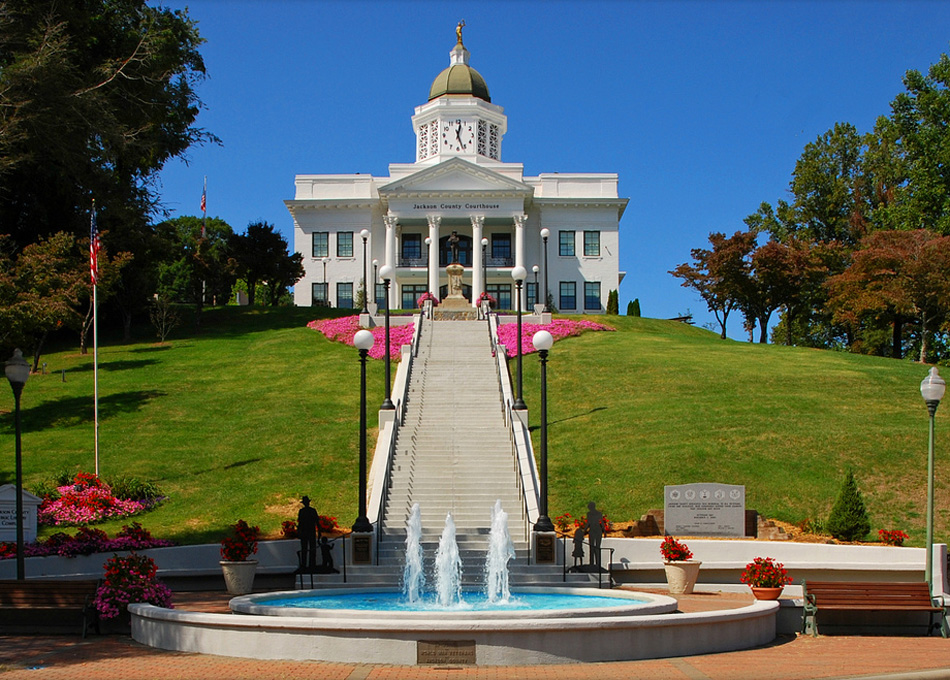 Commemorative Landscapes of North Carolina | War Memorial Fountain, Sylva